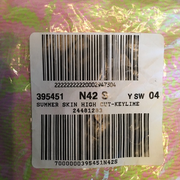 VS One Piece Bathing Suit NWT Size Sm - Picture 2 of 2